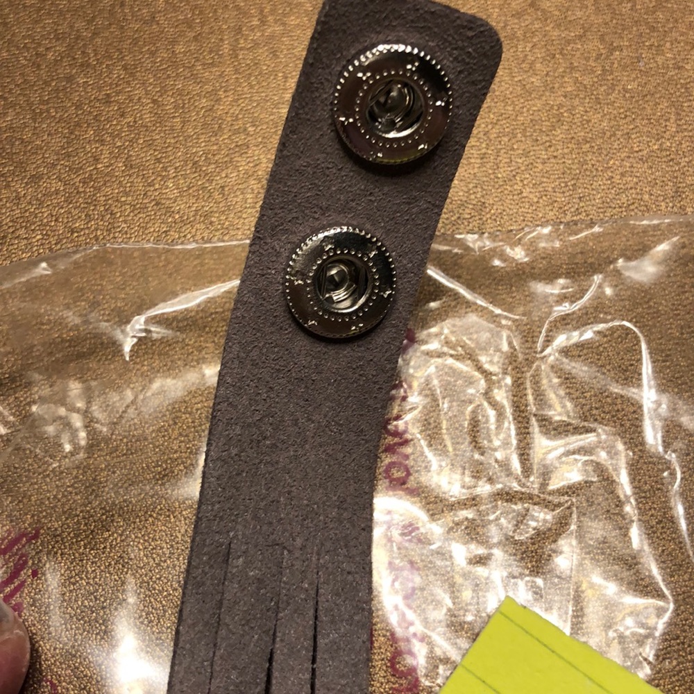 Premier Designs New Soft leather bracelet wrap - Picture 4 of 5